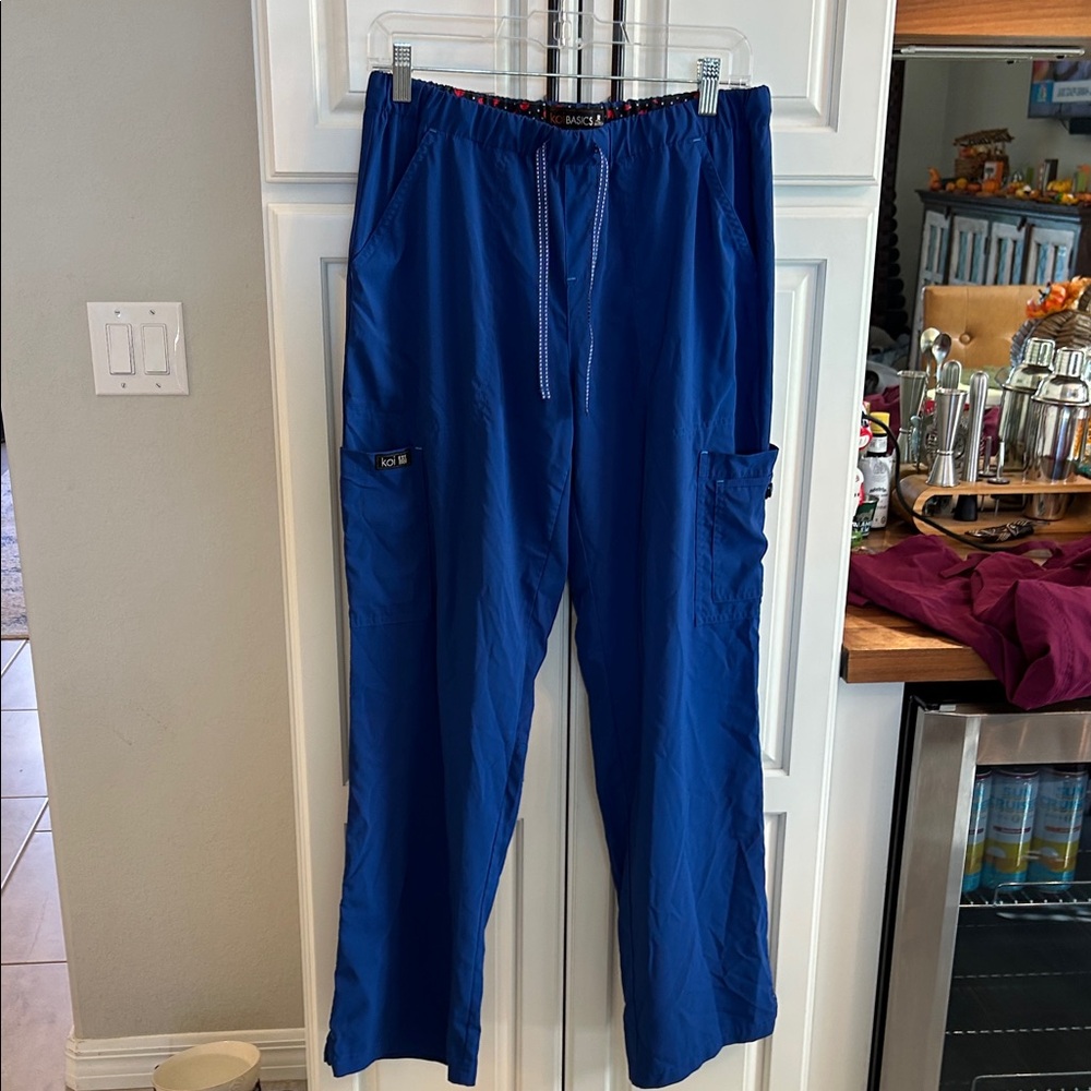 Women's size M regular Koi Basic scrub pants